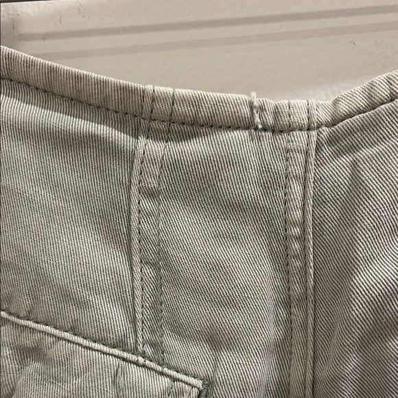 Joe's Jeans The Penelope Sea Grass Linen-Blend Short - Picture 10 of 14